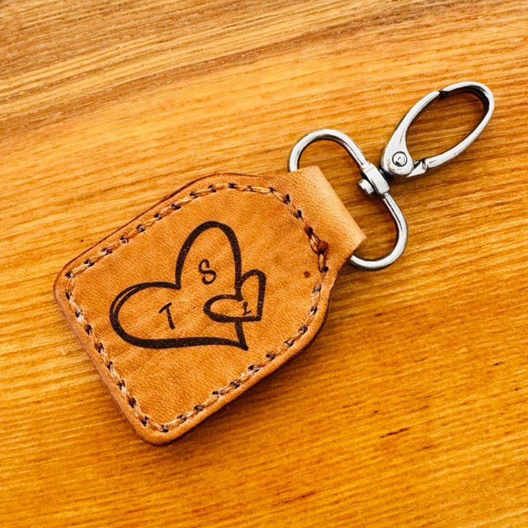 personalisierter Schlüsselanhänger aus Leder 