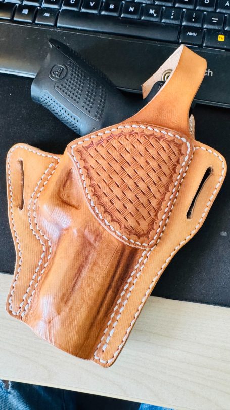 Pistolenholster Maßgefertigter Pistolenholster mit Basketweave Punzierung und Daumensicherung