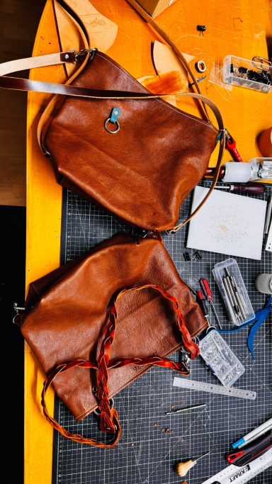 Handtaschen die in einem Workshop erstellt wurden